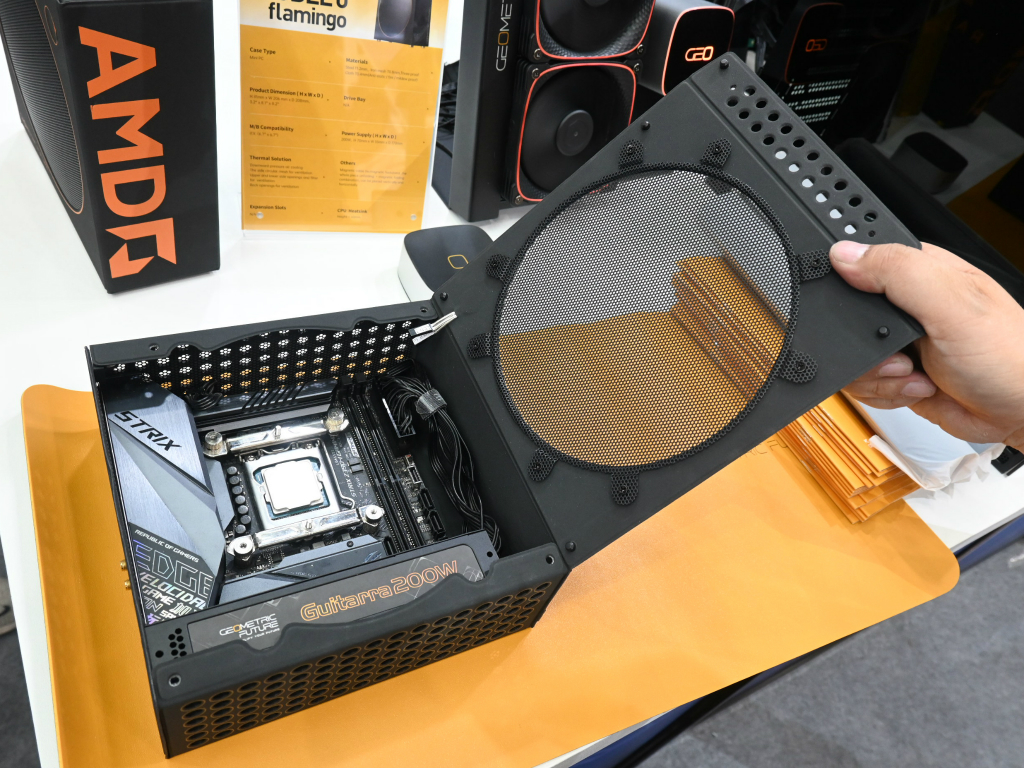 computex_2024_Flamingo_04