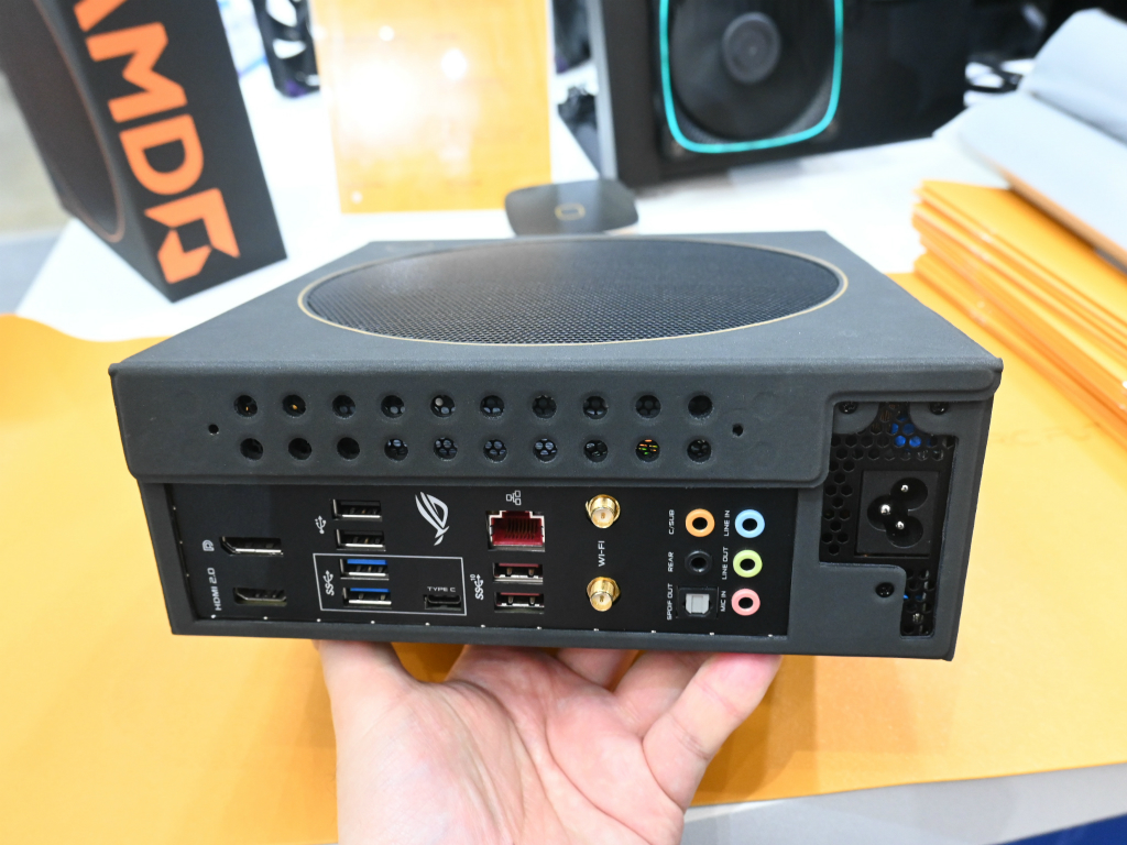 computex_2024_Flamingo_05