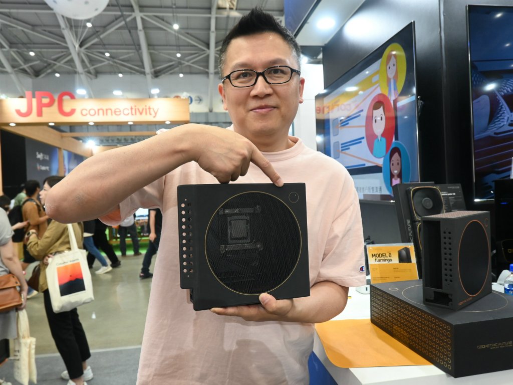 computex_2024_Flamingo_06