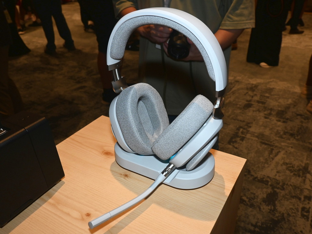 Fractal_chair_audio_computex2024_10