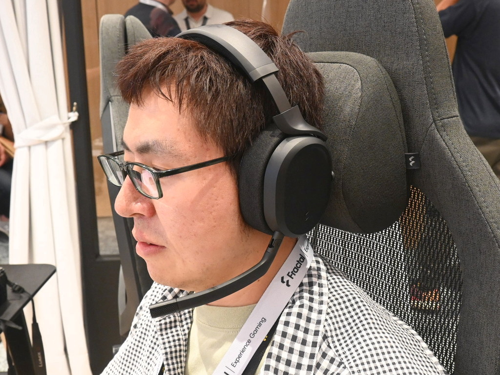 Fractal_chair_audio_computex2024_11