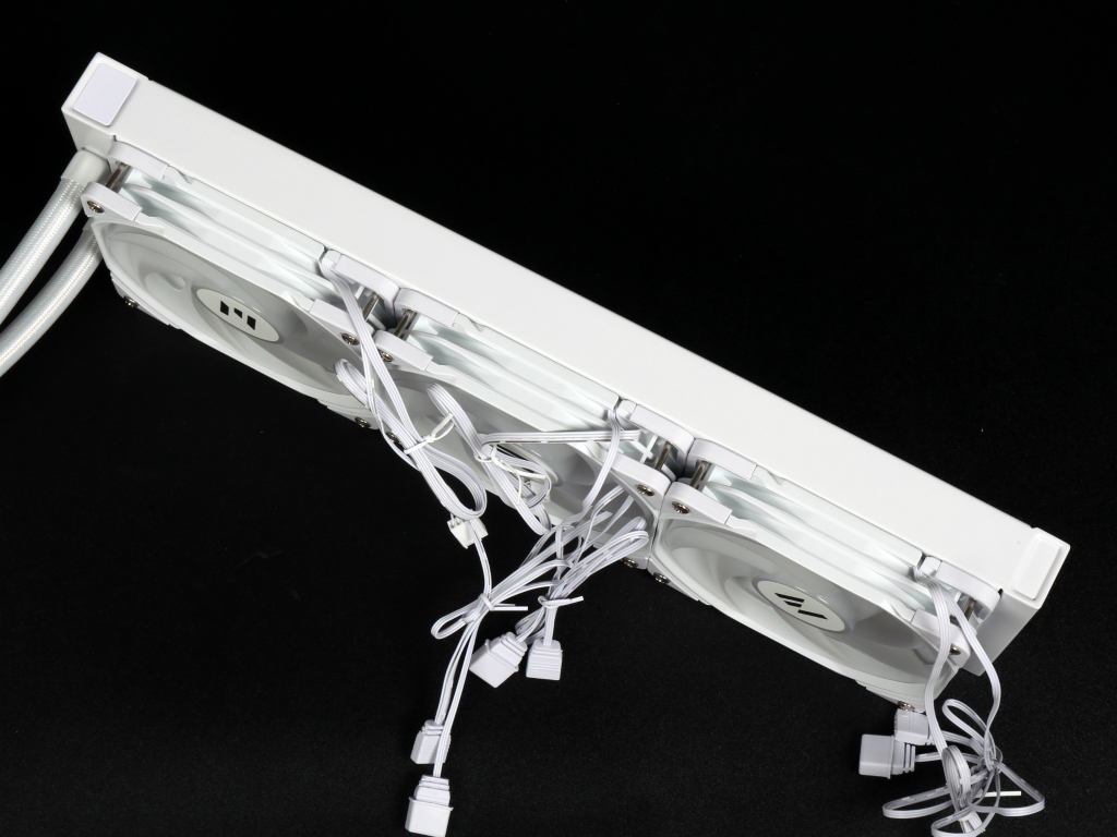alpha2_a36_white_920