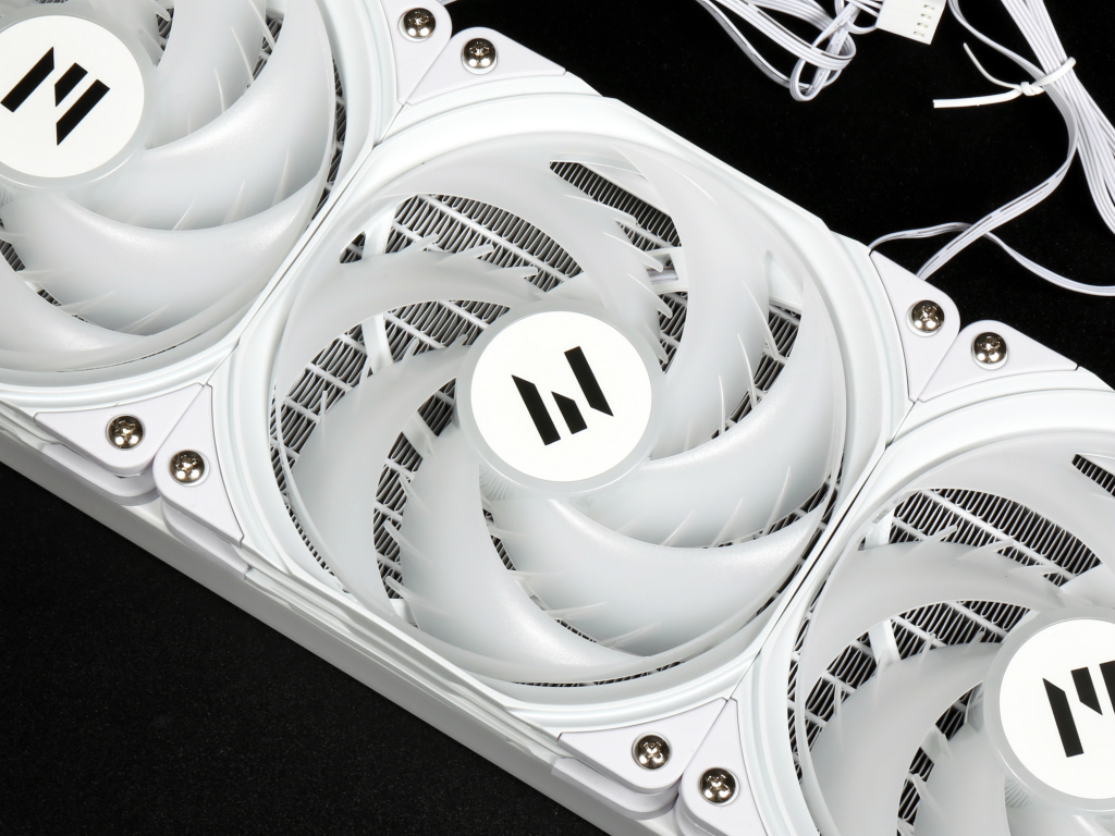 alpha2_a36_white_921