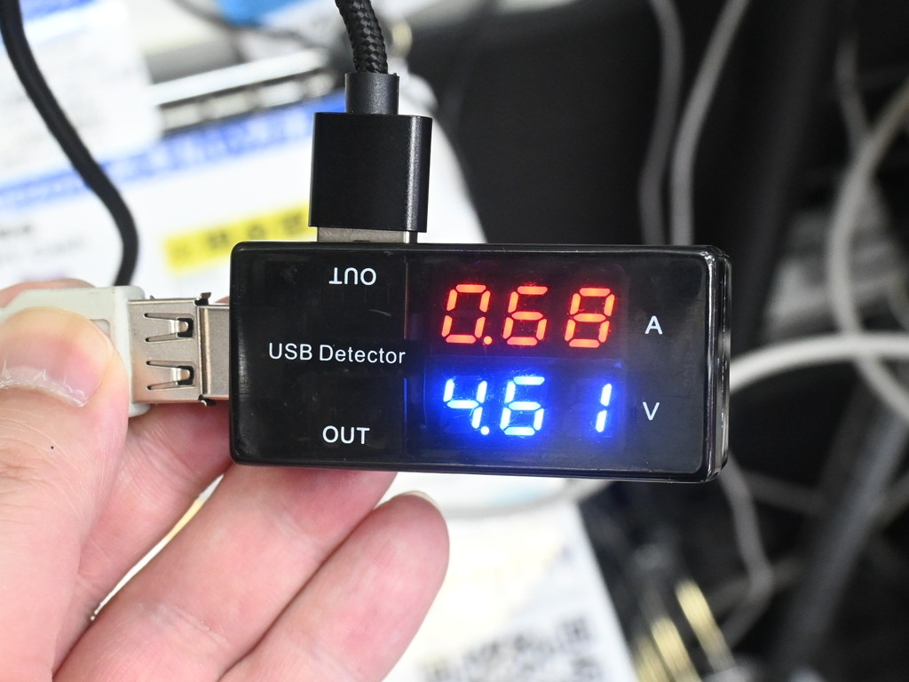 USB電圧電流チェッカーに珍しい2分岐モデル