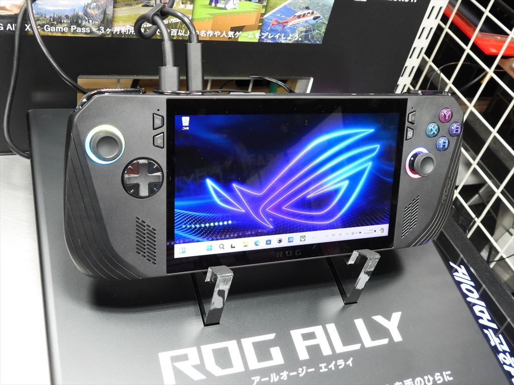 先代の不満を解消。バッテリ容量が2倍になったポータブルゲーミングPC、ASUS「ROG Ally X」発売
