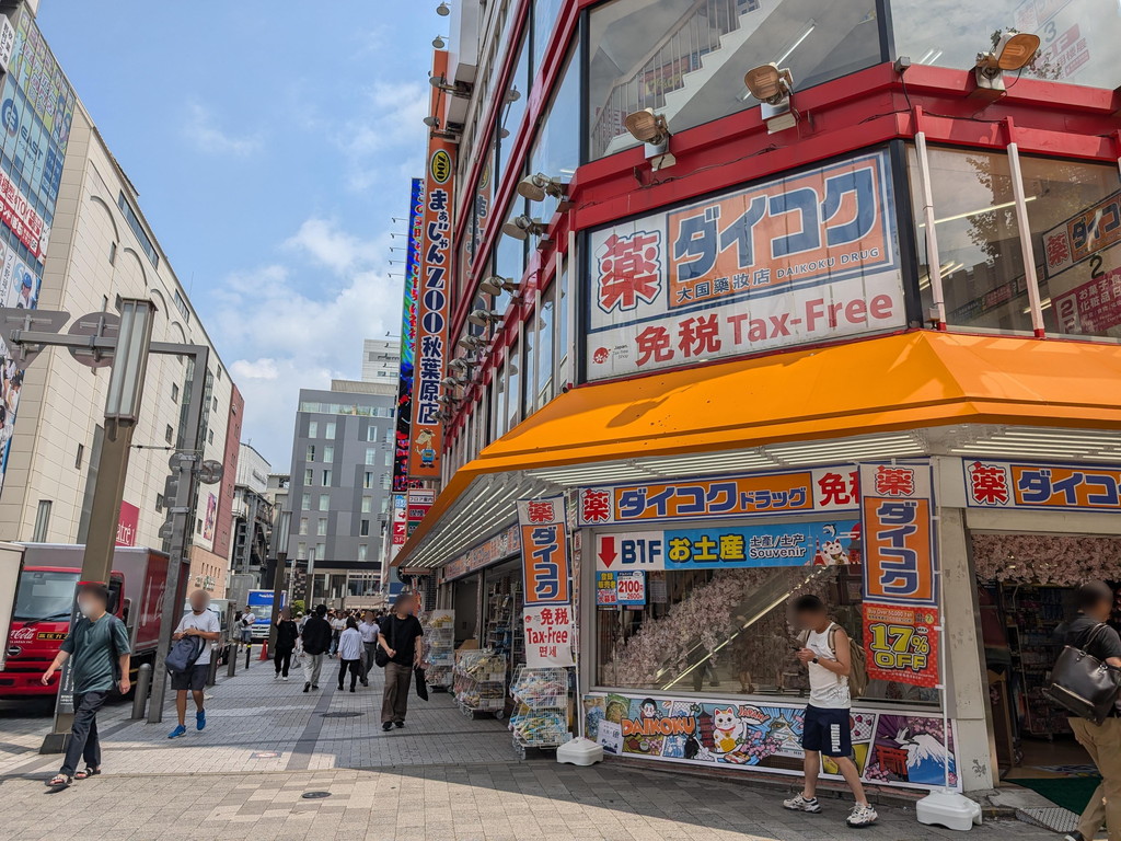 駅前のダイコクドラッグ6階にトレカ専門店「スニダントレカ秋葉原2号店」が今週末オープン