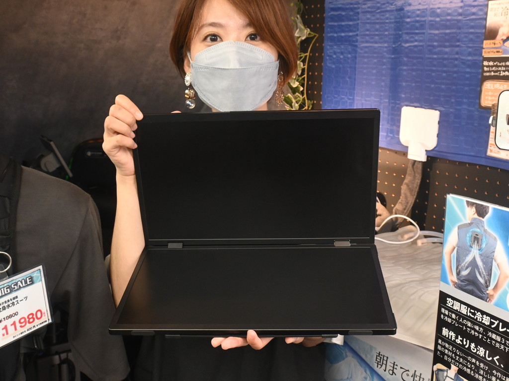 【レアモノPickup!】テントスタイルが打ち合わせ＆商談に便利！持ち運べる2画面モバイル液晶