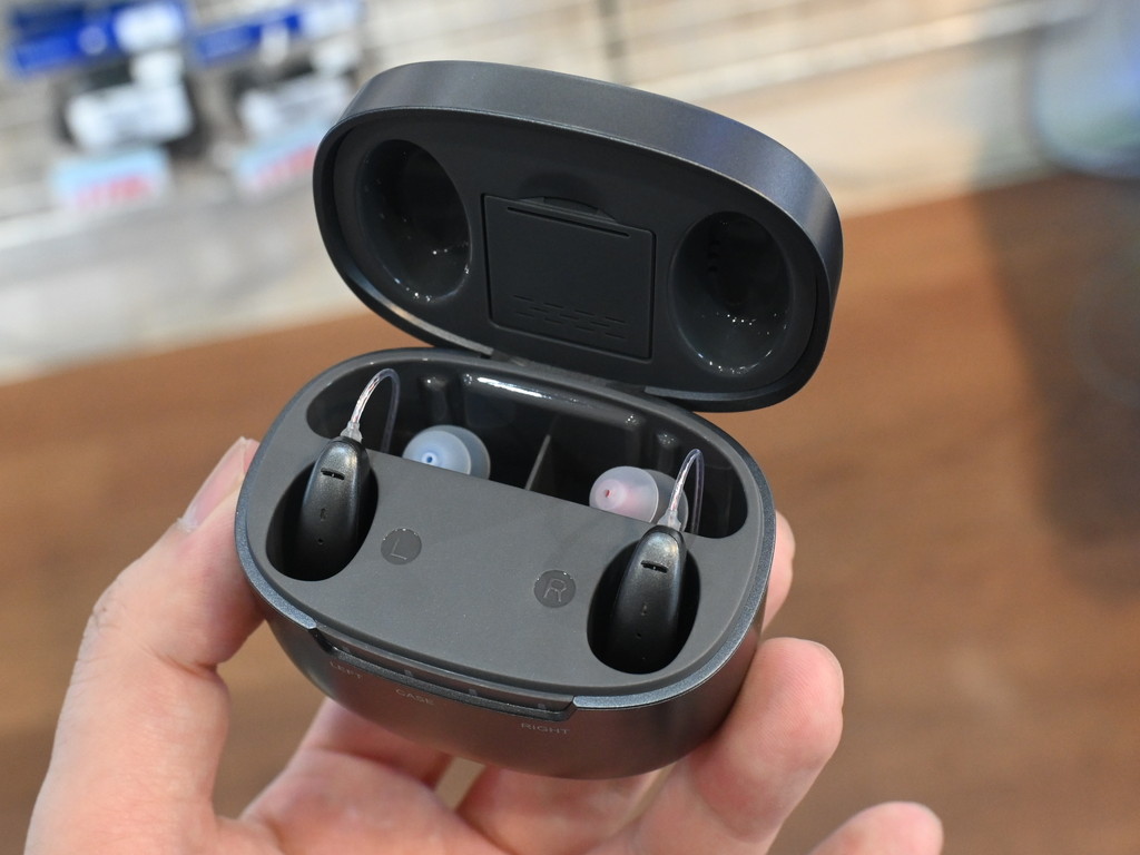 完全ワイヤレススタイルのイヤーフック型集音器がHIDISCから発売