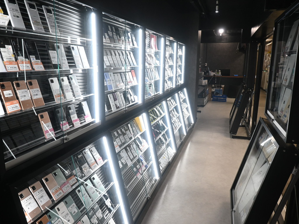 ラジオデパート入口に「CCコネクト」の中古ショップがオープン。地下の店舗はジャンク専門に