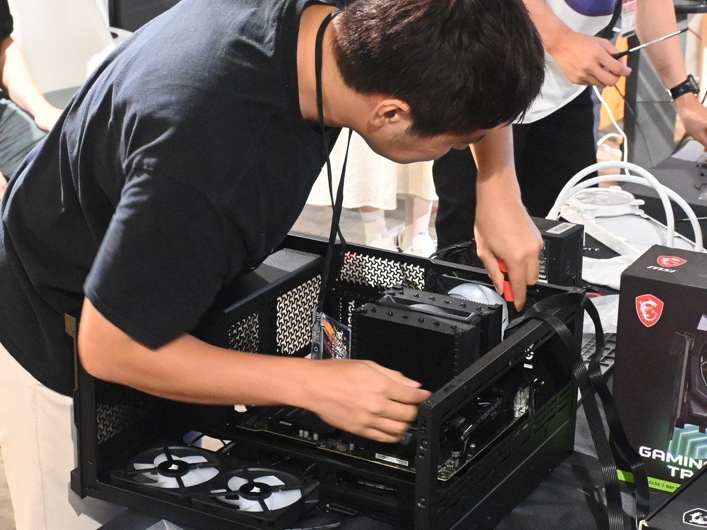 msi_custompc2024_12