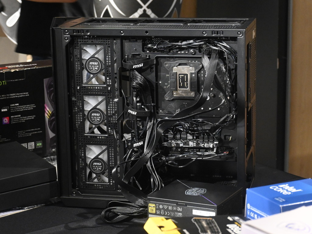 msi_custompc2024_35