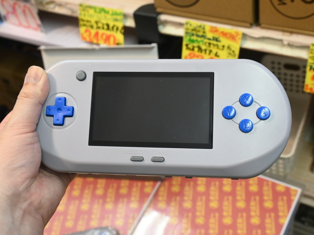 IPS液晶になった携帯型スーファミ互換機「IPS 16ビットポケットHD」が発売