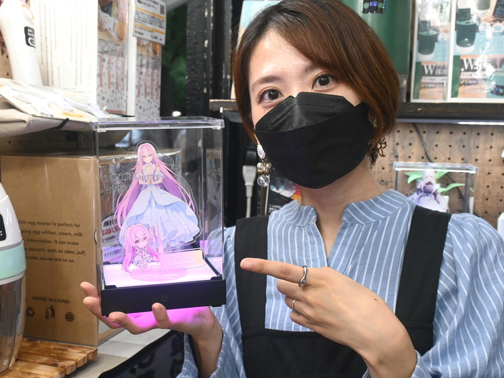 【レアモノPickup!】アクスタを幻想的に飾れる「RGB連結ディスプレイケース」が売れてます