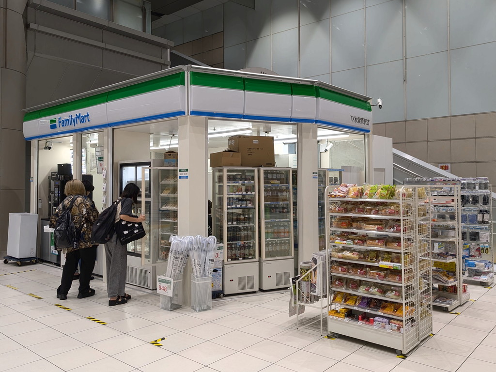 TX改札前に「ファミリーマート TX秋葉原駅店」がオープン。かつてのランチパックショップ跡地