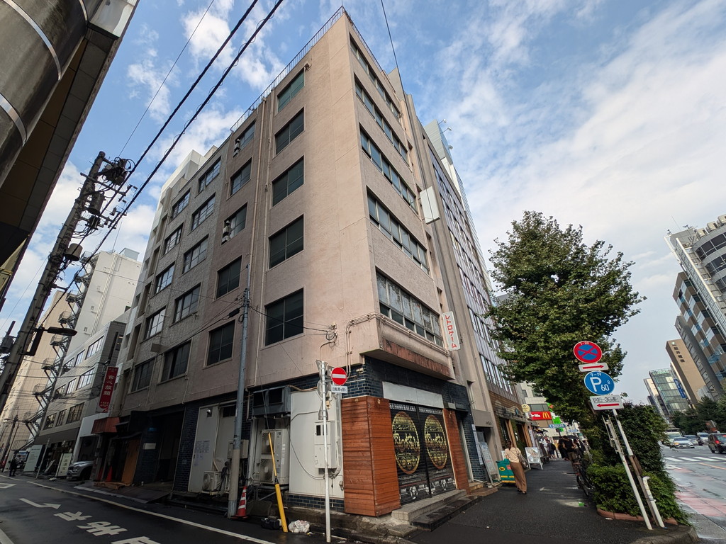 「レトロゲーム フレンズ」や「肉と米 ハジメ」が営業していた末広町のビルが解体