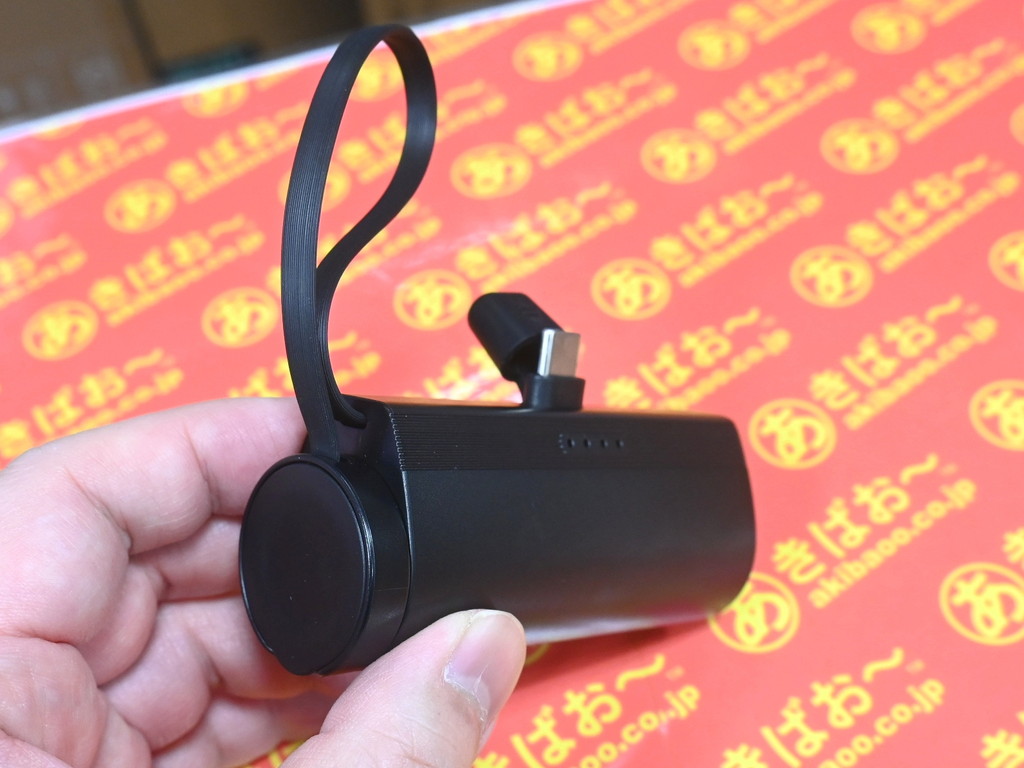 出先でスマホとApple Watchを同時充電できるバッテリ「超小型充電ステーション2-in-1」入荷