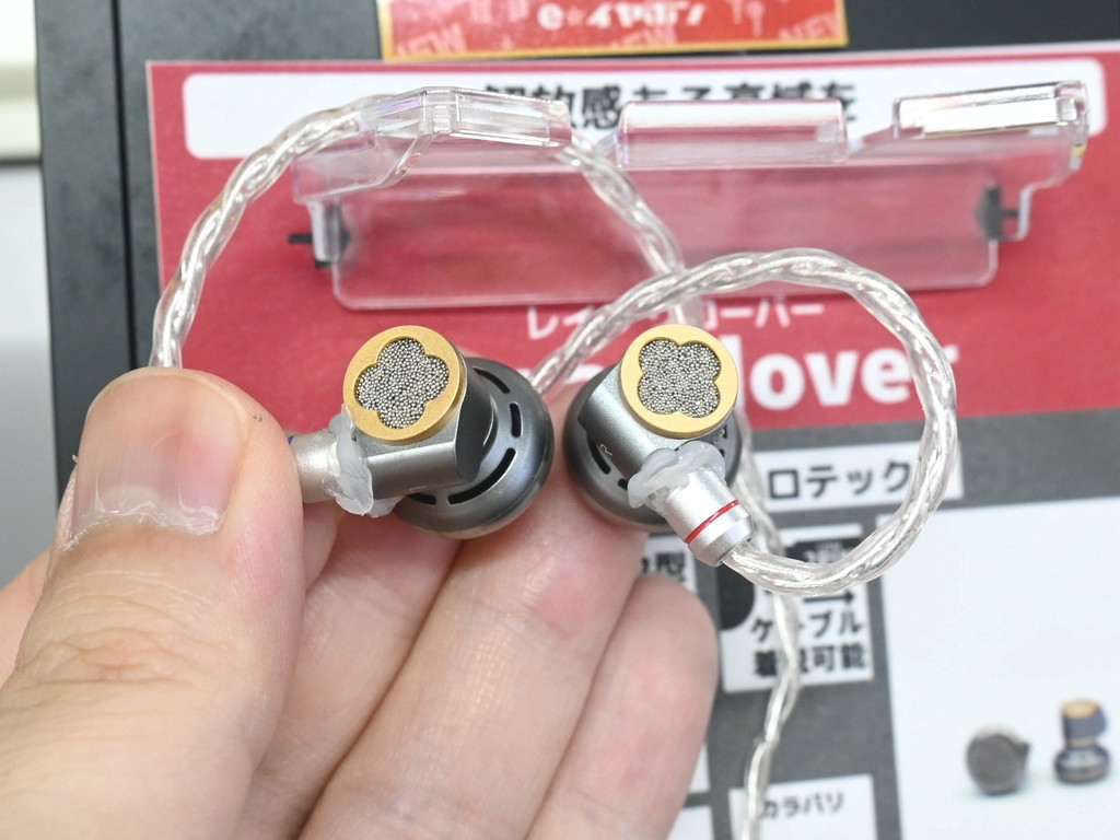 ニアフィールドスピーカー風ナチュラルサウンドの全金属イヤホン「Lyra Clover」が発売