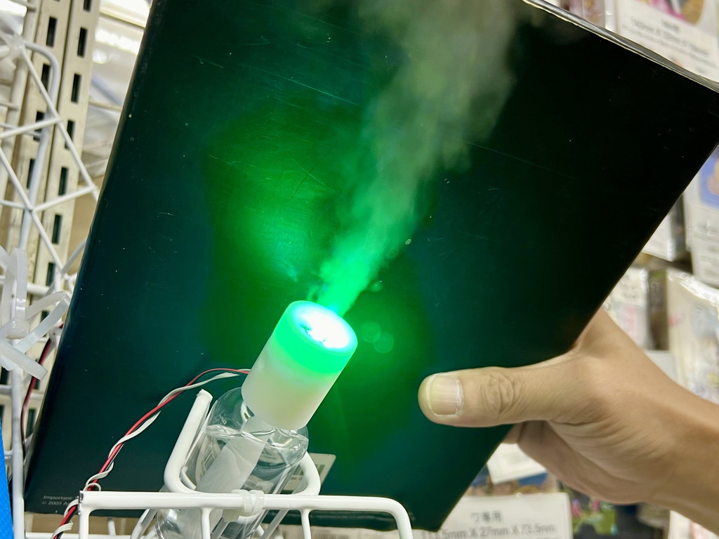 (アキバ取材班) LEDとミストを組み合わせた「ゲーミングスモーク」が発売。コスプレ撮影の舞台装置にも？