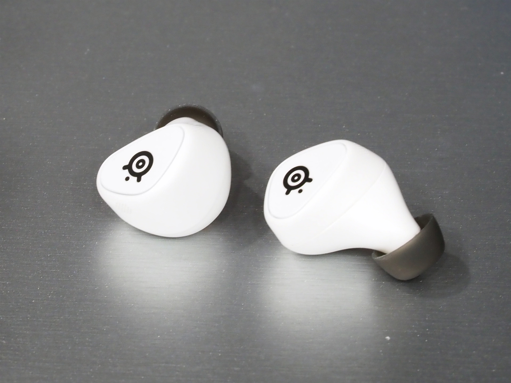Arctis_GameBuds_03