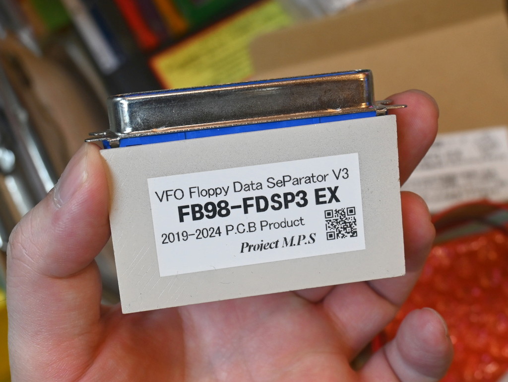 (アキバ取材班) PC-98にPC/AT互換機用のFDDを接続できる変換アダプタ「FB98-FDSP3 EX」