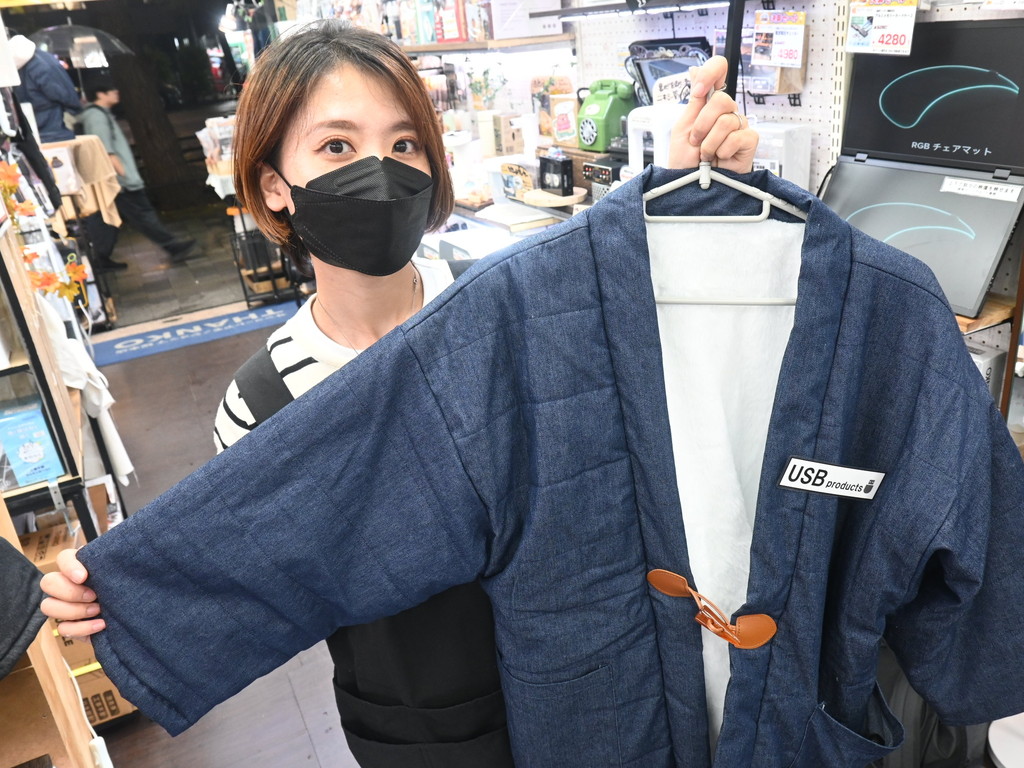 【レアモノPickup!】“羽織るコタツ”のヒーター半纏「ほかてん」が軽くスリムに