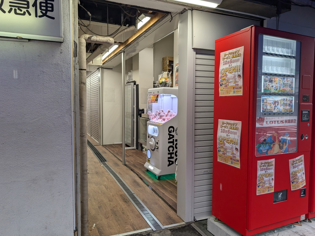 (アキバ取材班) 松本梨香さんが公式アンバサダーを務めるポケカショップ「ロータス秋葉原店」が駅前にオープン