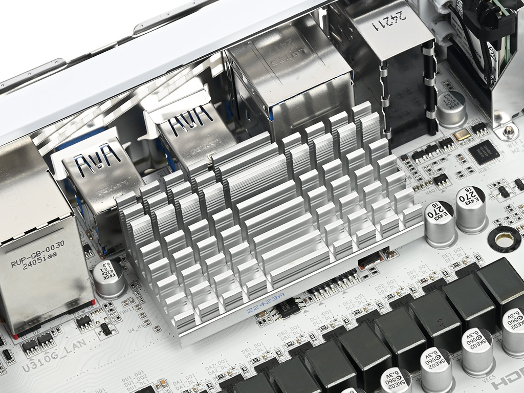 x870_aorus_elite_wifi7_ice_45
