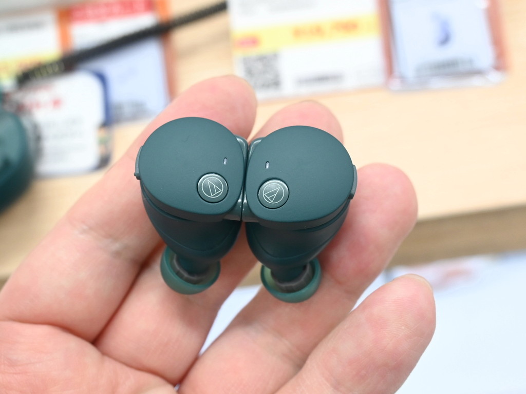 (アキバ取材班) 充電ケースがいらない？超ロングライフ＆くっつけて電源OFFできるイヤホンがオーテクから