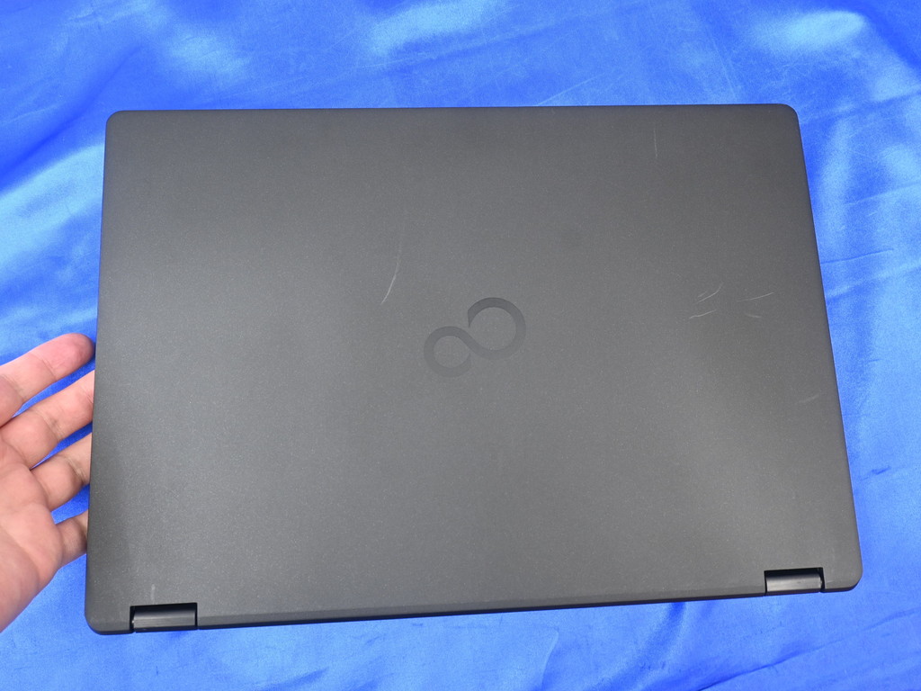 LIFEBOOK_U749A_04