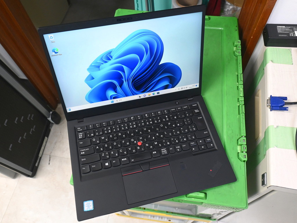 ThinkPad_X1_Carbon_6th_03