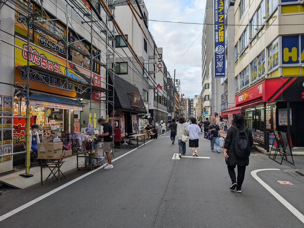 (アキバ取材班) ジャンク通りの一角でミニ歩行者天国を実施する「マーケットストリート社会実験2024」が開催中