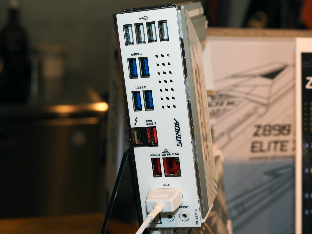 Z890_AORUS_ELITE_X_ICE_02