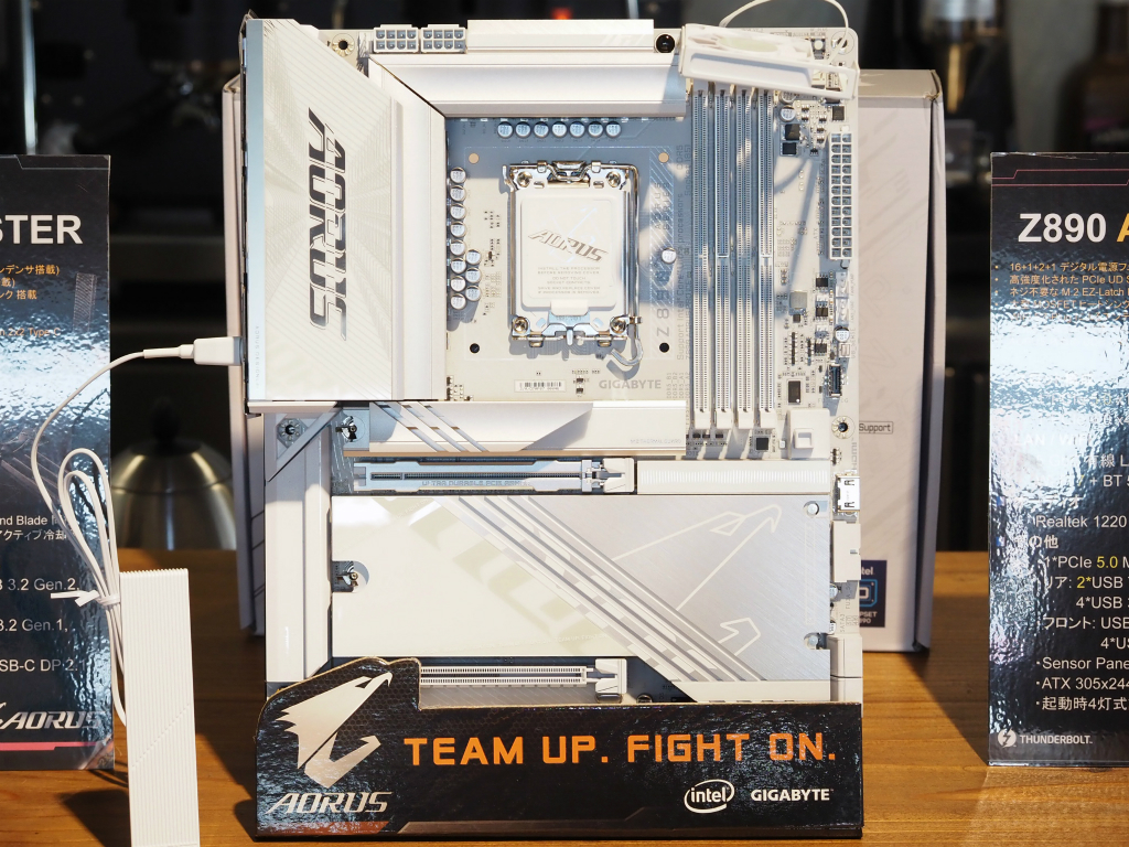 Z890_AORUS_PRO_ICE_01