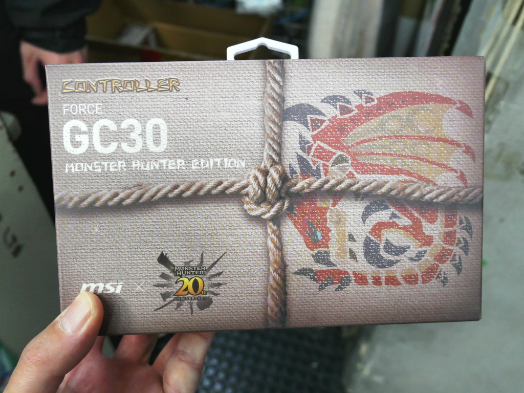 (アキバ入荷情報) リオレウスがモチーフのゲームコントローラ、MSI「FORCE GC30 MONSTER HUNTER EDITION」発売開始