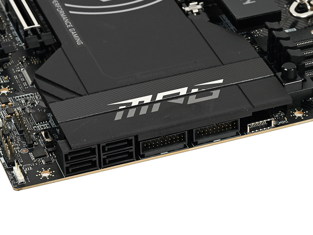 mpg_z890_carbon_wifi_033