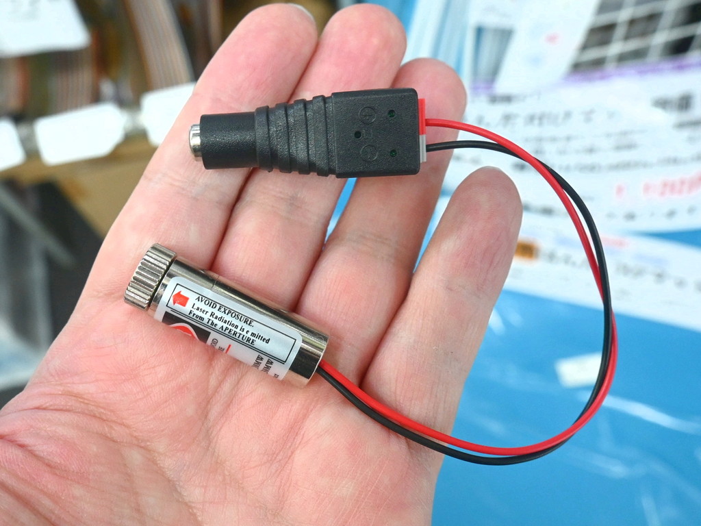 (アキバ取材班) 5mW出力のレーザーモジュールが500円で販売中。十字・ドット・ラインの3種