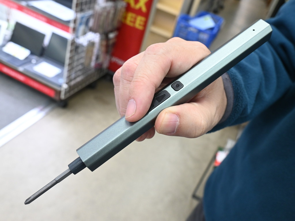 (アキバ取材班) 66種ものビットが付属する安価な電動精密ドライバーが入荷。価格は4,800円