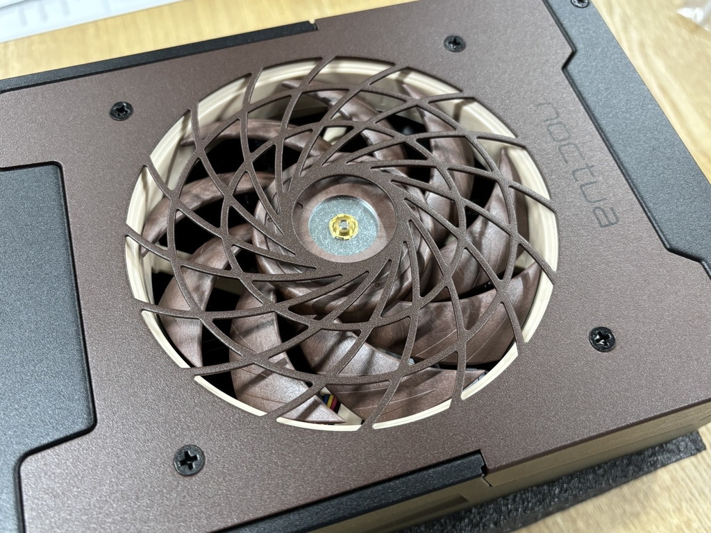 PRIME_TX1600_Noctua_akb_06