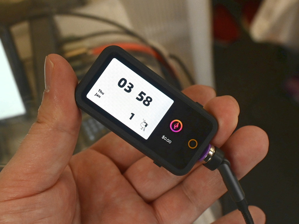 (アキバ取材班) 小型のESP32デバイス「T-Display S3 AMOLED Touch」が入荷。AMOLED＆3Dアンテナ採用