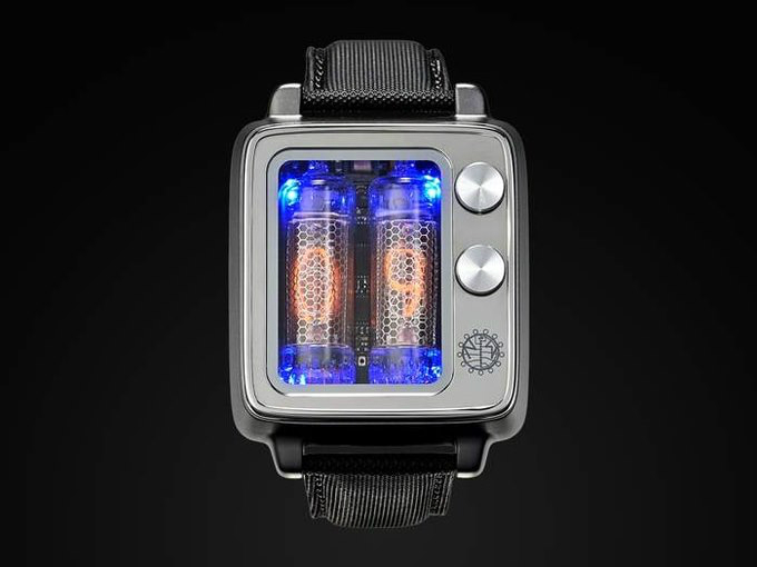 BACKTOFUTURE2_Nixie_Tube_Watch_02