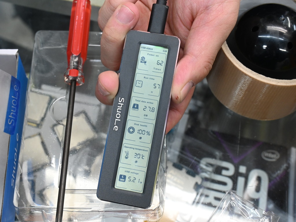 (アキバ取材班) SSD情報をリアルタイム表示するM.2 SSDケースに大型ディスプレイ搭載の新型