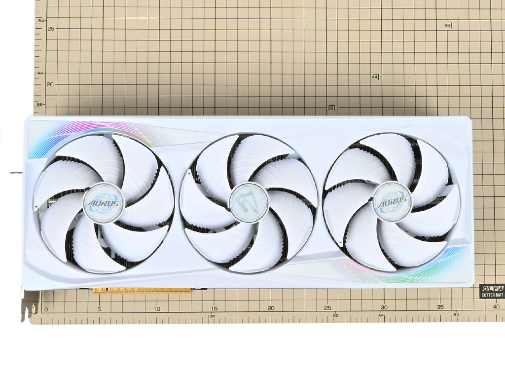 aorus_gf_rtx_5090_master_ice_00