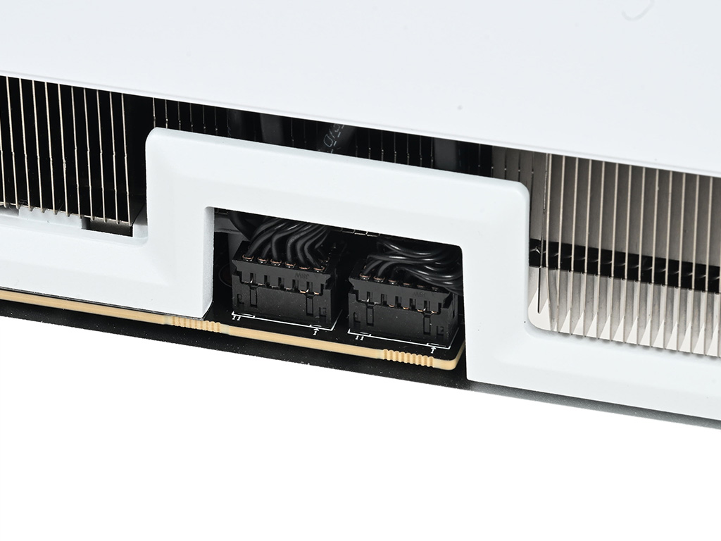 aorus_gf_rtx_5090_master_ice_10