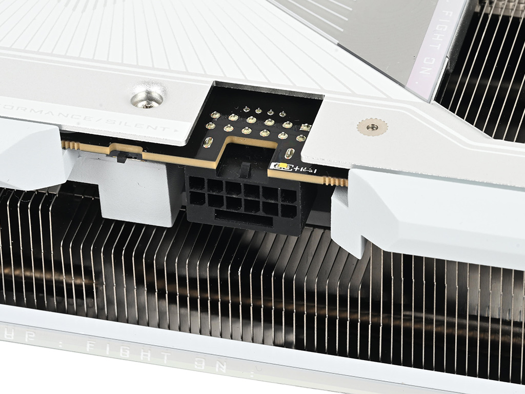 aorus_gf_rtx_5090_master_ice_11