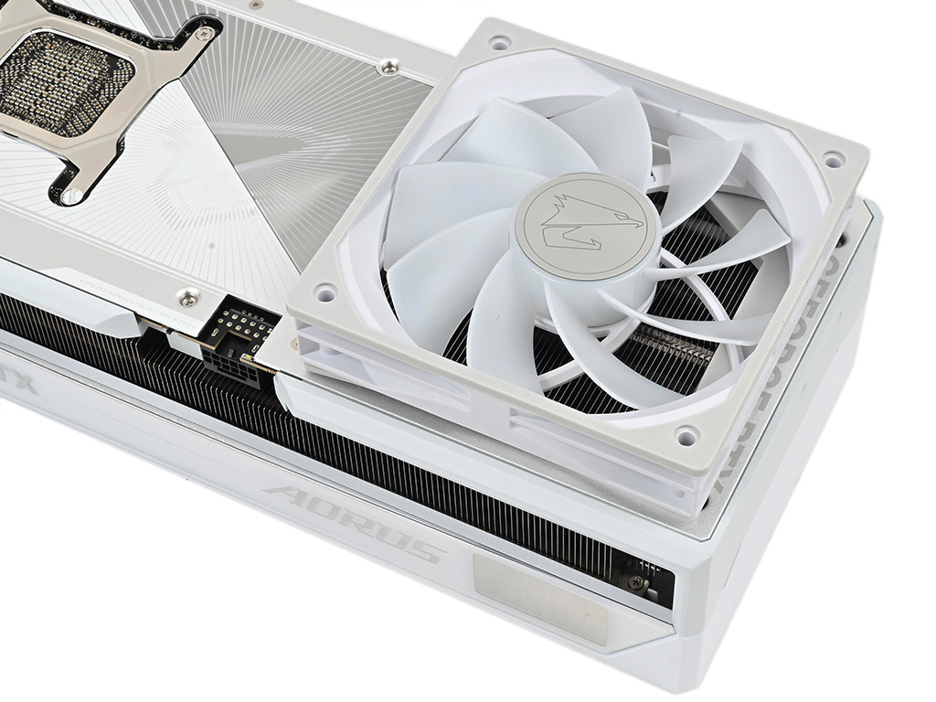 aorus_gf_rtx_5090_master_ice_18