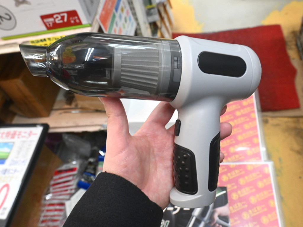 (アキバ取材班) エアダスター＆掃除機として使えるUSB充電式の2-in-1ハンディクリーナーが2,500円