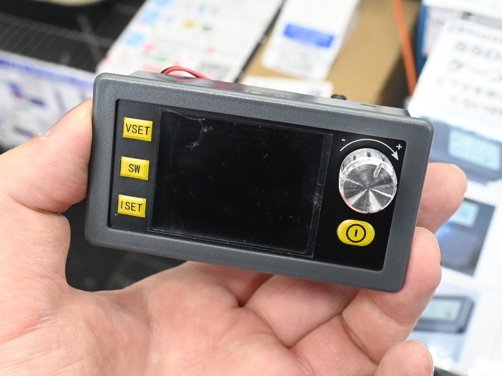 (アキバ取材班) コンパクトな直流安定化電源に120W対応モデルが登場。端子のみの“中身だけ版”が3,500円で販売中