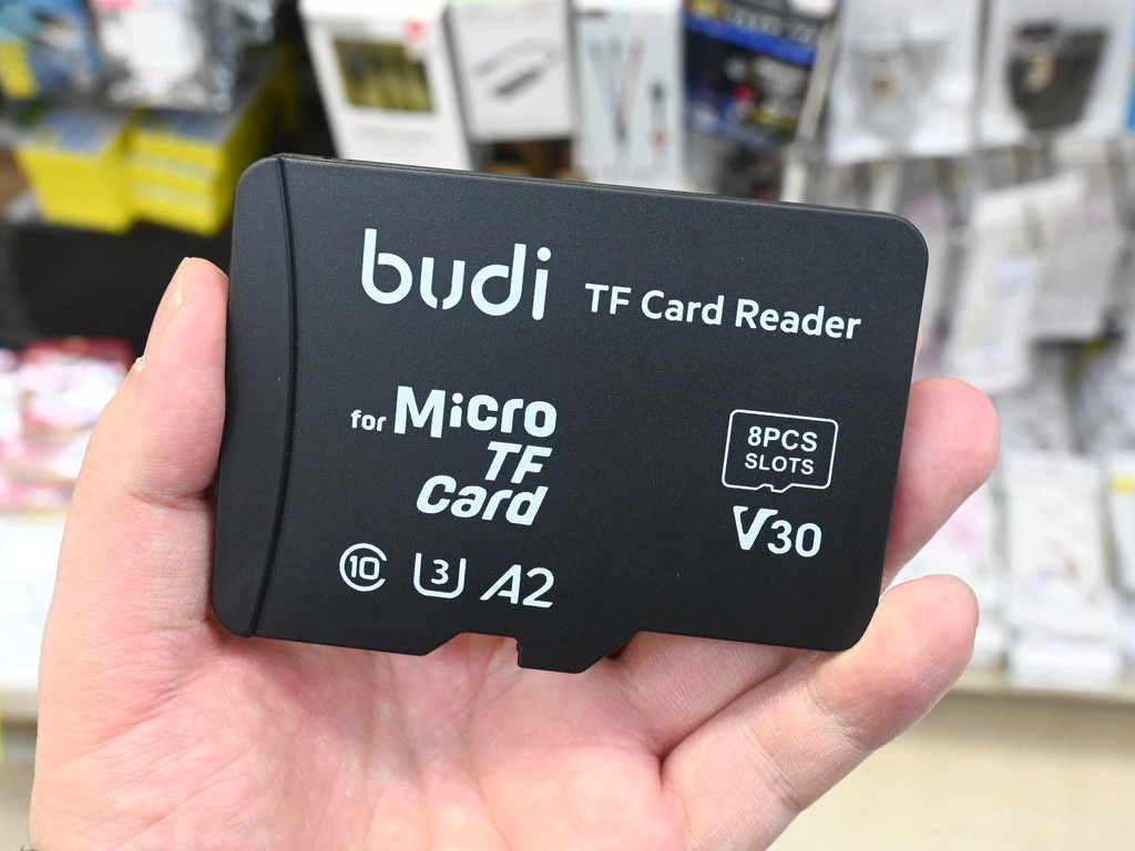 (アキバ取材班) ドデカmicroSDカード型のmicroSDカードリーダー＆収納ケースが販売中