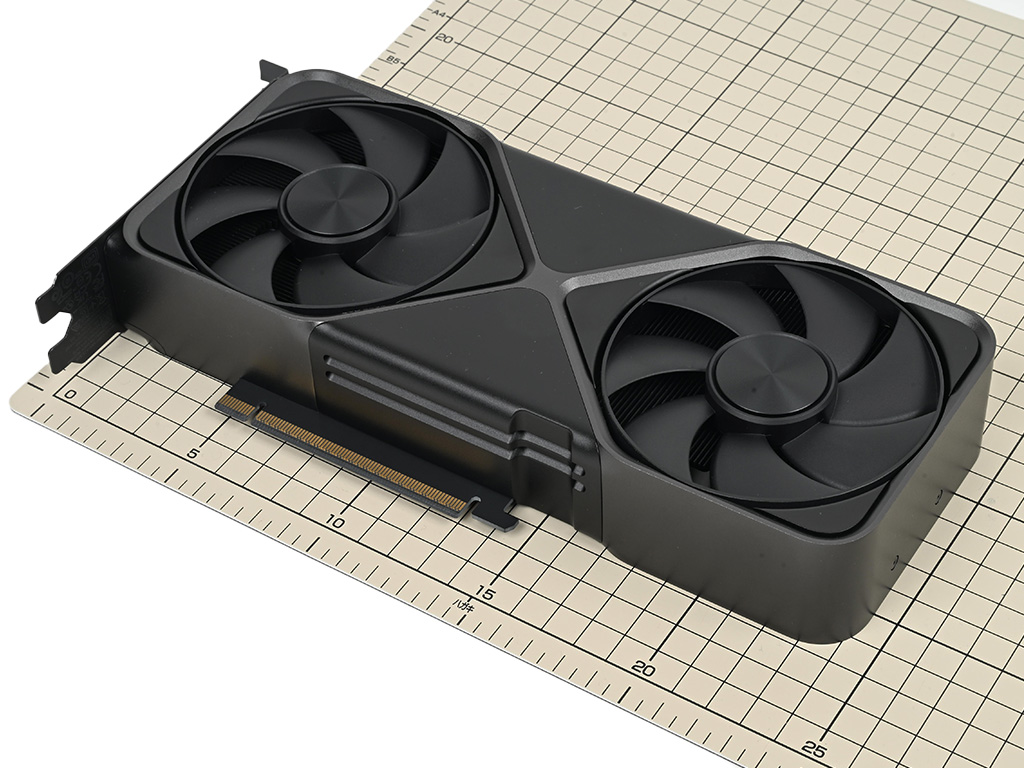 geforce_rtx_5070_fe_01