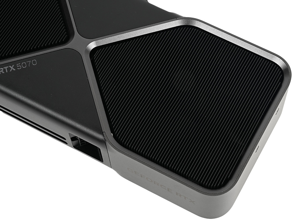 geforce_rtx_5070_fe_22